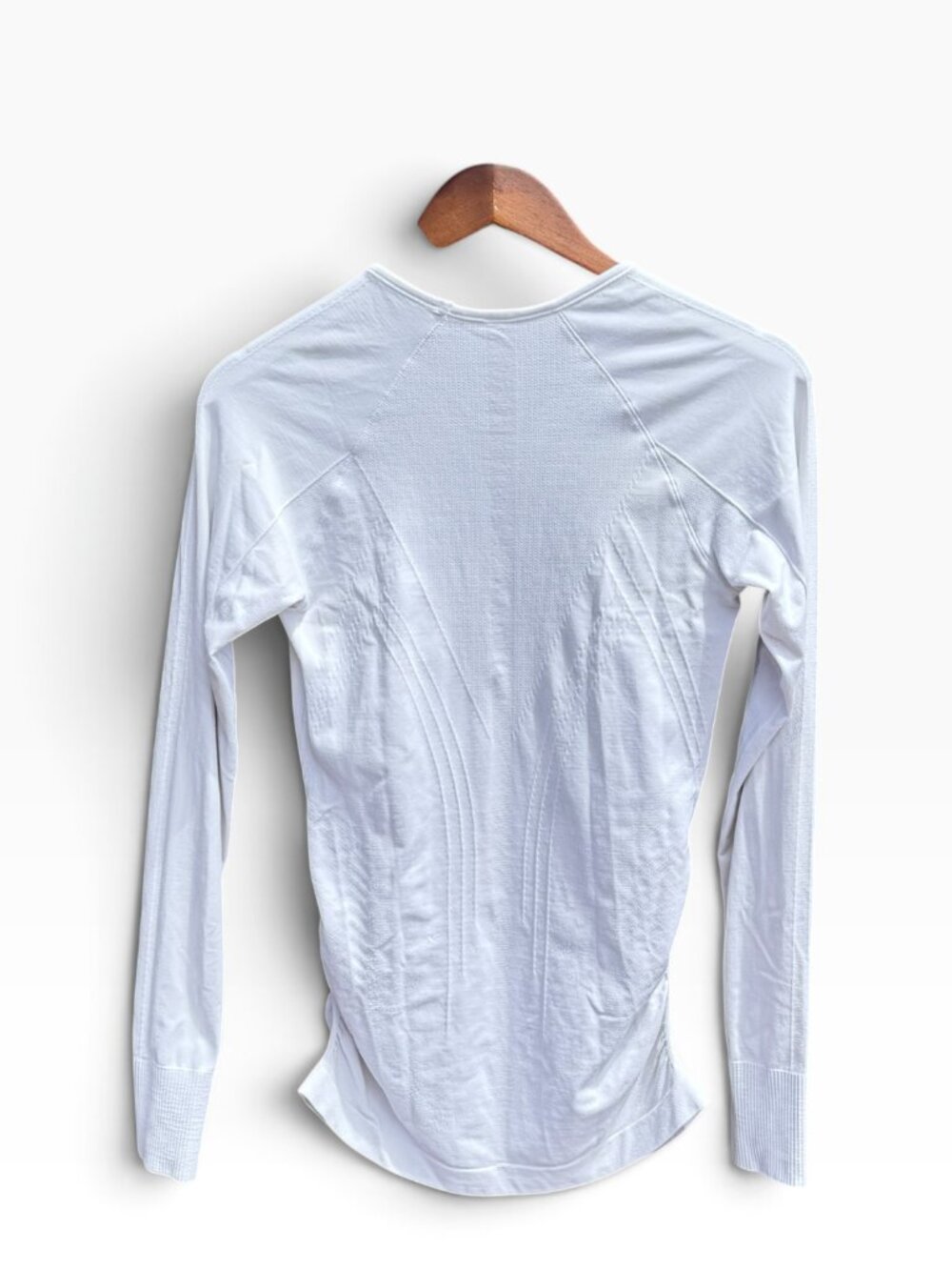Athleta Momentum Ruched Long Sleeve Top Ruched at Sides Thumbhole Cuffs Small - Picture 5 of 8
